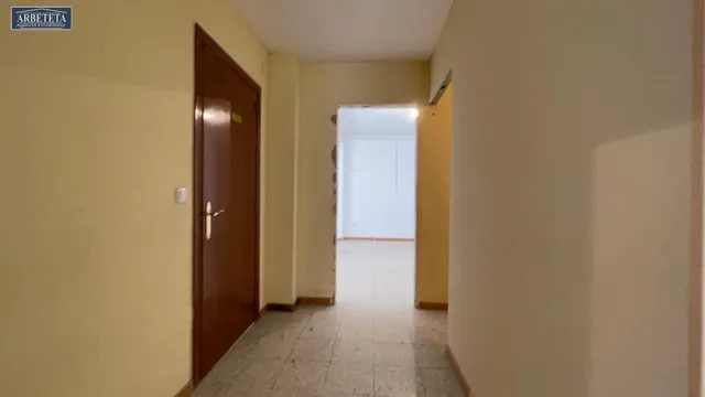 Se alquila local en la zona de Avd. del Ejercito, Guadalajara. — 29