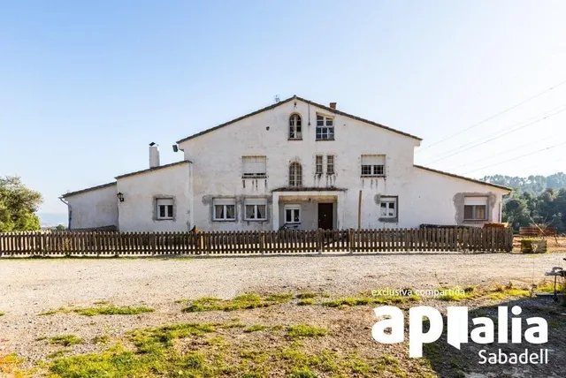 ENCANTADORA VIVIENDA EN FINCA RÚSTICA, EN SENTMENAT