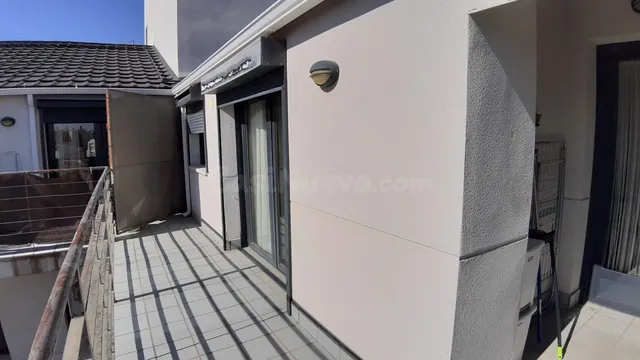 APARTAMENTO SEMINUEVO, CÉNTRICO CON PISCINA COMUNITARIA, AIRE ACONDICIONADO Y PLAZA DE GARAJE — 3