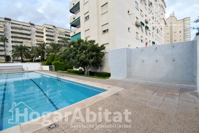 EXTERIOR CON PISCINA, GARAJE Y TERRAZA A SOLO 200 M DE LA PLAYA — 25