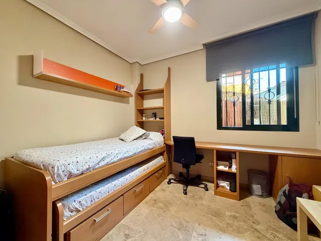 Bajo de 3 dormitorios con terraza de 25 m2, patio, garaje, trastero y piscina en maría la judía — 16