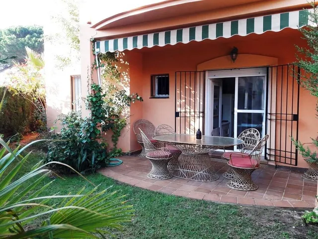 Apartamento en planta baja en urbanización Novo Sancti Petri. — 32