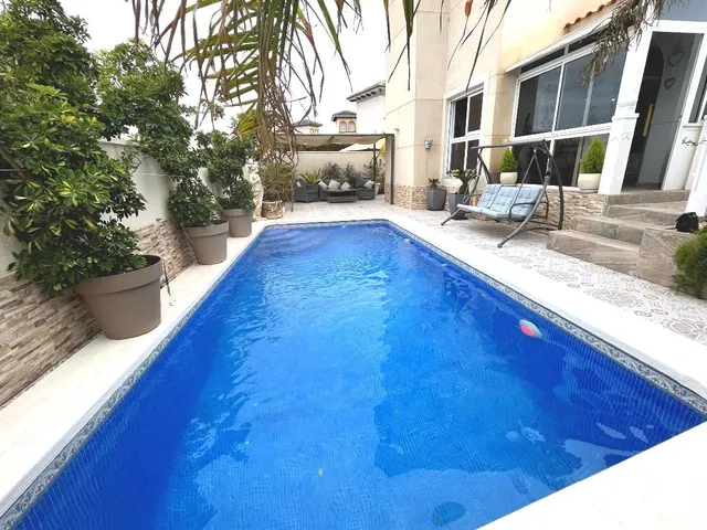 Villa independiente totalmente renovada con apartamento independiente y piscina en La Zenia!!! — 18