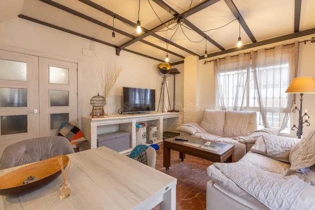 En venta casa adosada con garaje en residencial con piscina  - foto 3