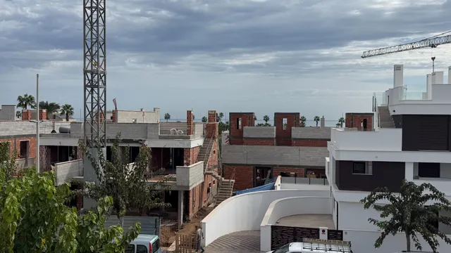 CHALET SEMINUEVO CON VISTAS AL MAR, PISCINA PRIVADA Y COCINA DE VERANO – LA TORRE DE LA HORADADA — 42