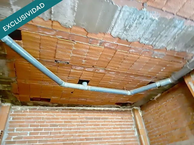 LOCAL COMERCIAL EN ESQUINA – Calle Santa Ana 2, CENTRO DE LEÓN · 93 m² con posible salida de humos junto al BARRIO HÚMEDO — 9