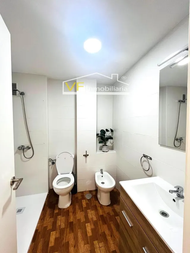 ¡Vive cómodo, vive bien: Apartamento reformado junto al Hospital Civil! — 9