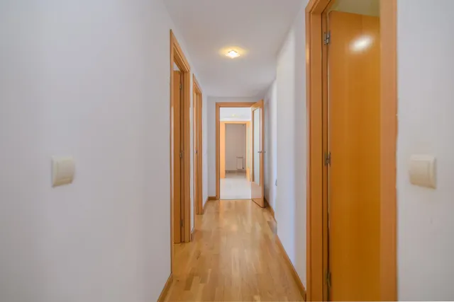 Impecable y céntrico en Manresa: 3 hab, suite y balcón — 32