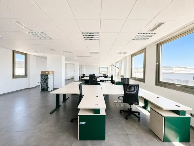 OFICINA DE 180 m2 "LISTA PARA ENTRAR" EN CAN VALERO ( C/ POI - foto 2