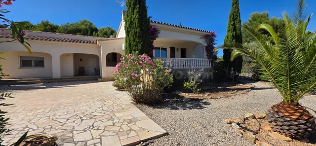 Exclusiva Villa con piscina en Sant Jordi d’Alfama - foto 3