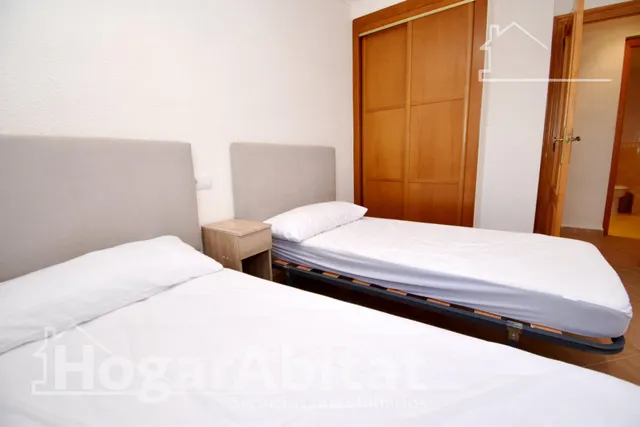 Vistas al mar en primera línea y terraza en este luminoso apartamento exterior en la playa del Mareny Blau — 25