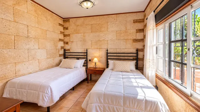 Finca exclusiva en Vilaflor · 2 viviendas, viñedo, bodega y piscina — 12
