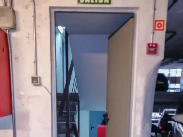 Amplia plaza de parking en Barcelona zona Dreta de l´Eixample — 14