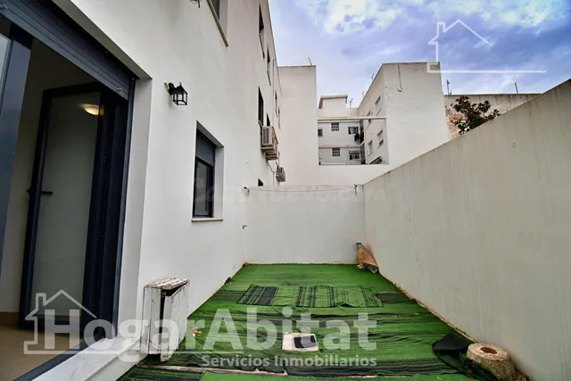 Espacio y libertad al aire libre en esta cómoda planta baja con terraza y patio — 2