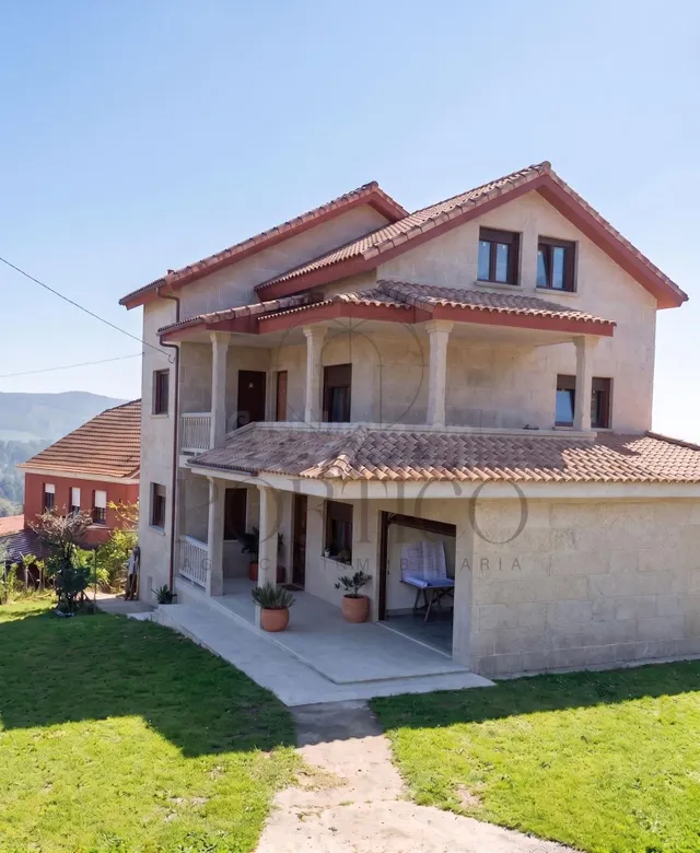 ¡Exclusiva casa de piedra en Mos!
