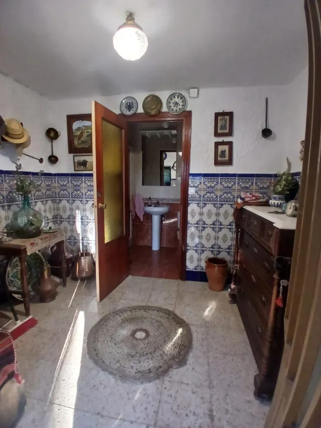 Casa con piscina y jardín. — 13