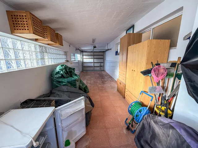 Amplio chalet pareado en El Chaparral — 4 dormitorios, 4 baños, piscina privada y gran parcela — 34