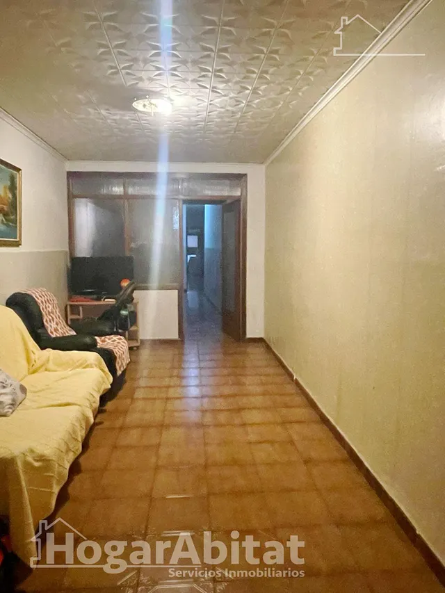 AMPLIA CASA CON MUCHAS POSIBILIDADES — 18