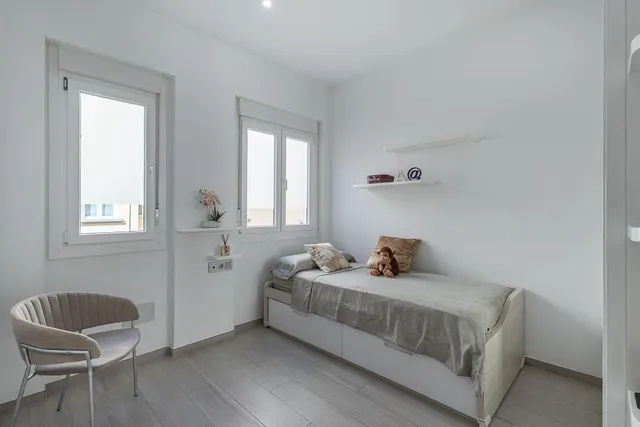 PISO COMPLETAMENTE REFORMADO EN CALLE RECOGIDAS — 26