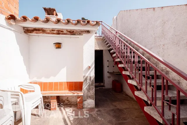 Garaje con terraza, jardín y barbacoa — 7
