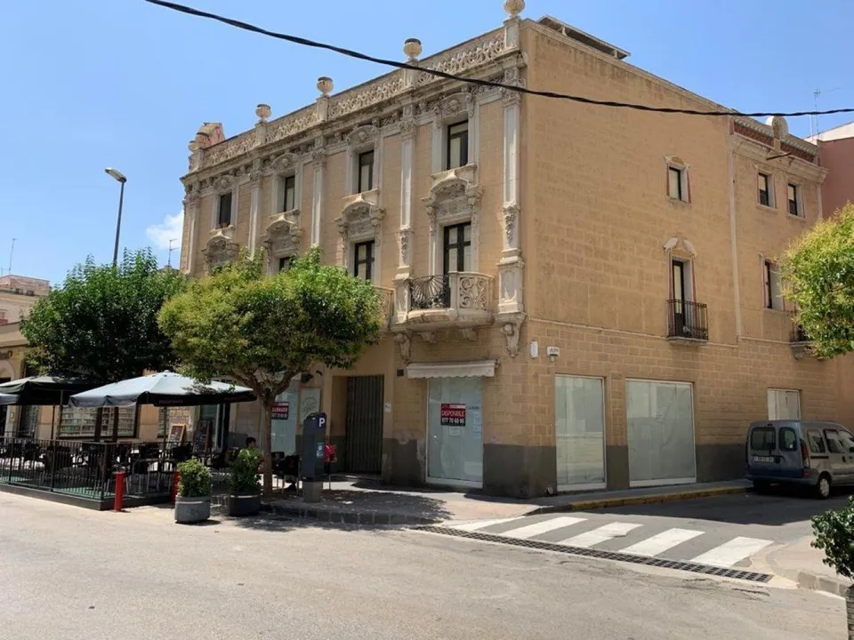 EDIFICIO COMERCIAL EMBLEMÁTICO