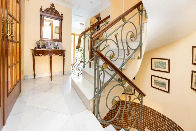 CHALET ADOSADO EN ZONA LA CALETA — 27