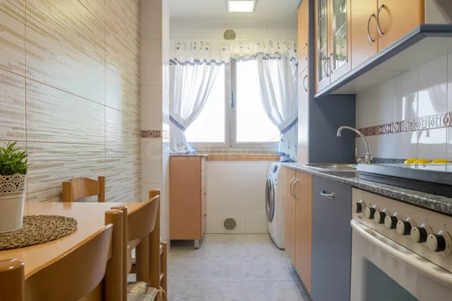 Oportunidad en Culleredo: Piso de 2 habitaciones con garaje  - foto 2