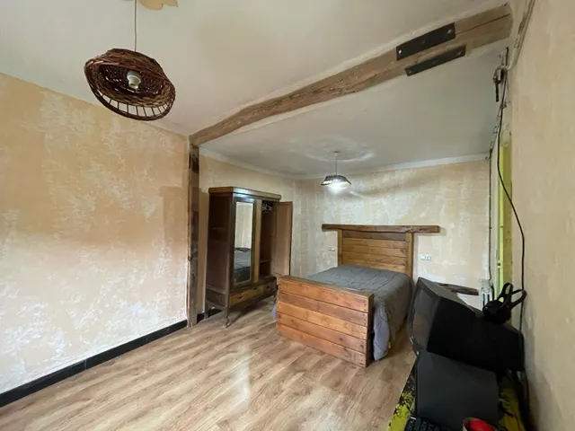 SE VENDE CASA EN CORULLÓN — 24