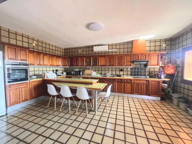 Chalet independiente, Piscina, gran garaje, aire acondicionado, gran parcela — 8