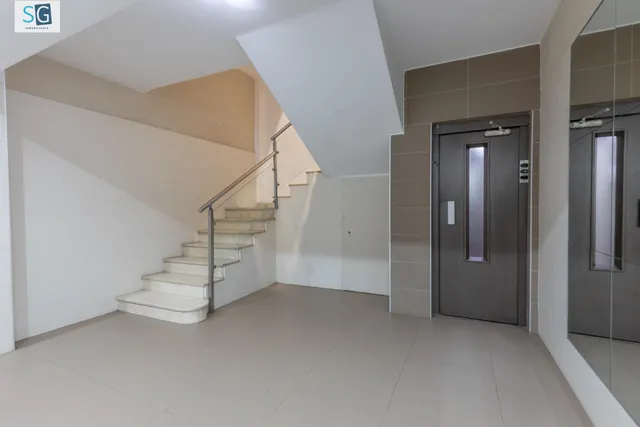 PISO DE 4 DORMITORIOS EN CAMINO DE RONDA — 35