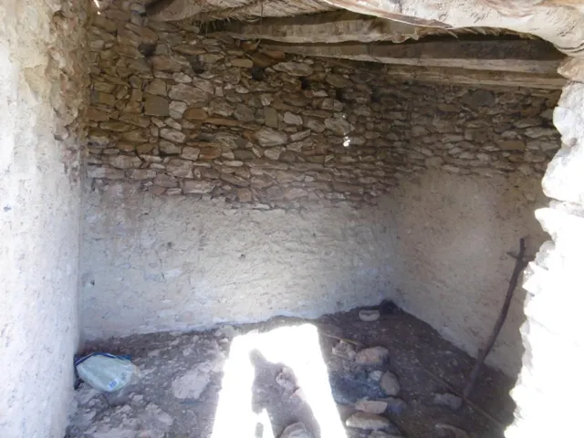 MASIA PARA REFORMAR  CON ALMACENES EN UNA FINCA DE 10 HECTÁREAS — 16