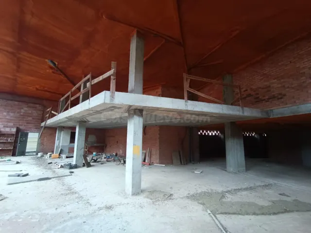 ENORME LOCAL en Lalín - foto 3