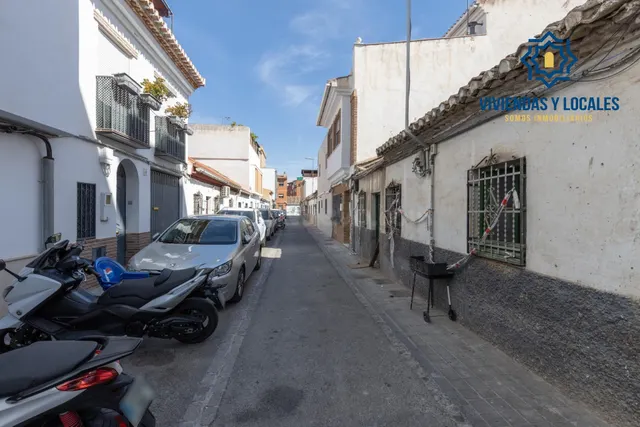 SE VENDE CASA SOLAR EN CALLE GUADALAJARA, EN EL ZAIDÍN.