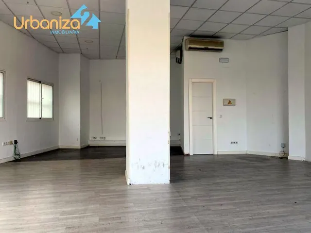 LOCAL BIEN ACONDICINADO  CON GRANDES ESCAPARATES DE ESQUINA — 11