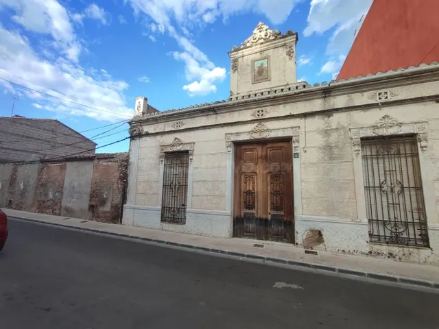 GRAN OPORTUNIDAD – PARCELA + CASA CON POTENCIAL PARA PROMOCI