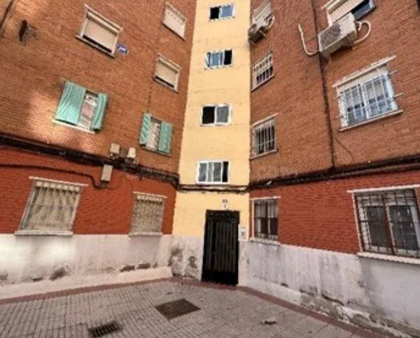 SE VENDE piso OKUPA en C estación 9 de Fuenlabrada - foto 4