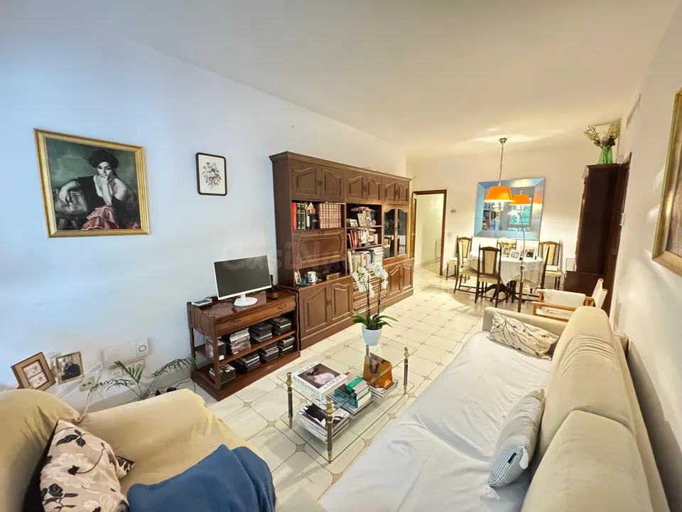 PISO DE 4 habitaciones Y DOS BAÑOS EN LA CALLE CALABRIA CERCA DEL SAGRADO CORAZÓN