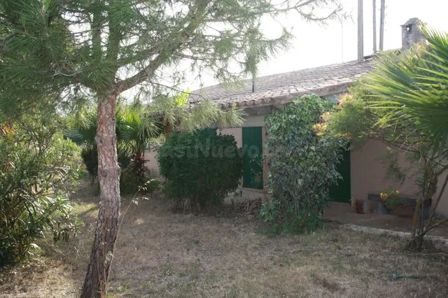 Terreno rústico con pequeña casita