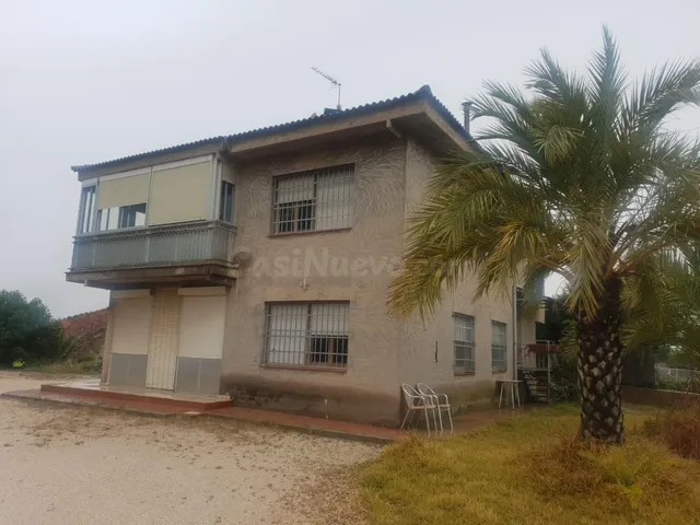 EXCELENTE CHALET A 2 MINUTOS DE PETRER — 2