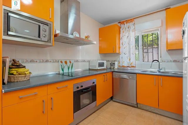 CHALET CON PISCINA EN CORTIJO PRETEL (ALBOLOTE) — 14