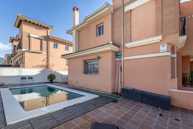 Casa pareada con piscina y vistas despejadas en Huétor Vega — 6
