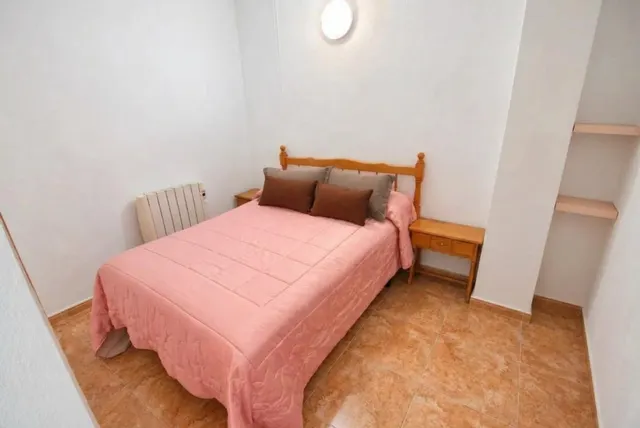 Piso en venta en el centro de Torrevieja con piscina comunitaria, a solo 250 metros de la Playa del Acequión — 7