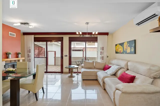 Exclusiva vivienda de 305 m2 construidos aprox junto al centro comercial nevada — 2
