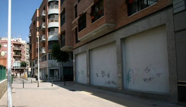 LOCAL COMERCIAL EN EL PARQUE DEL MONTJO — 2
