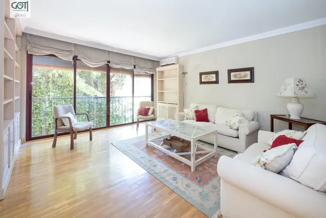 Preciosa casa en el exclusivo Barrio de los Periodistas, Gra - foto 2