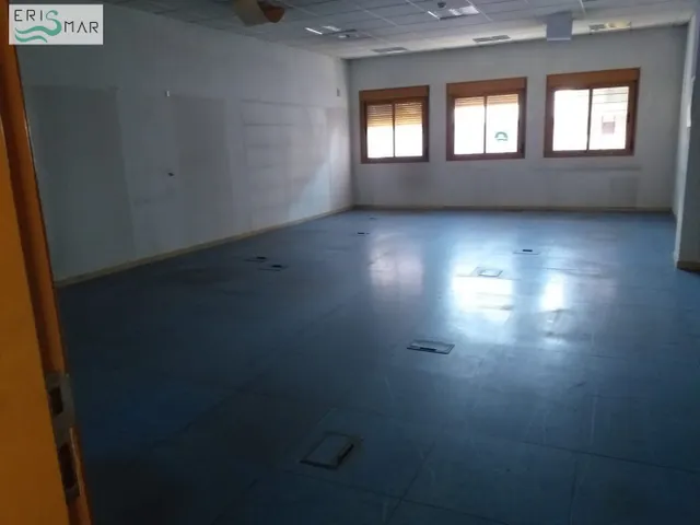 LOCAL COMERCIAL EN ALQUILER Y VENTA EN NAVALCARNERO — 27