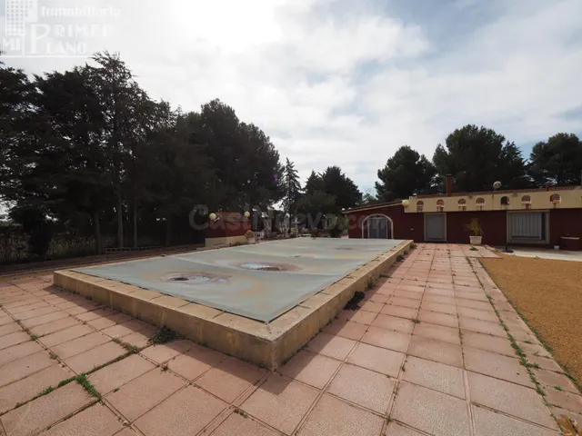 Chalet en ctra Alcazar, de 5 dorm, 3 baños, garaje, piscina  - foto 2