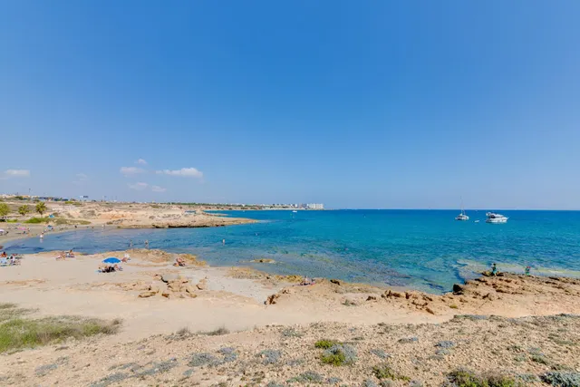 Bungalow de 2 dormitorios y piscina comunitaria en Orihuela Costa — 38