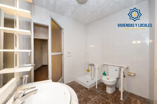 Edificio con gran potencial de desarrollo residencial en Zaidín – Granada — 22
