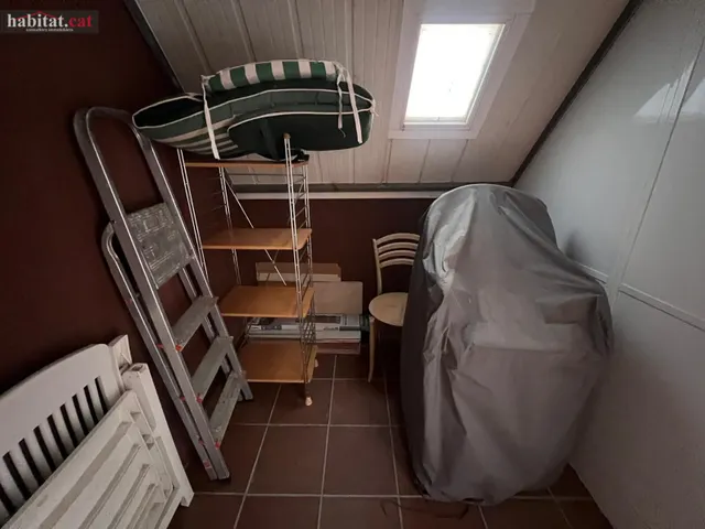 Ático amueblado con terraza en el centro de Vilanova — 17
